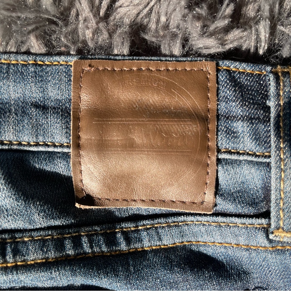 DRIFTWOOD Classic Blue Embroidered Jeans with Distressed Detailing USA Denim Y2K - Picture 9 of 10